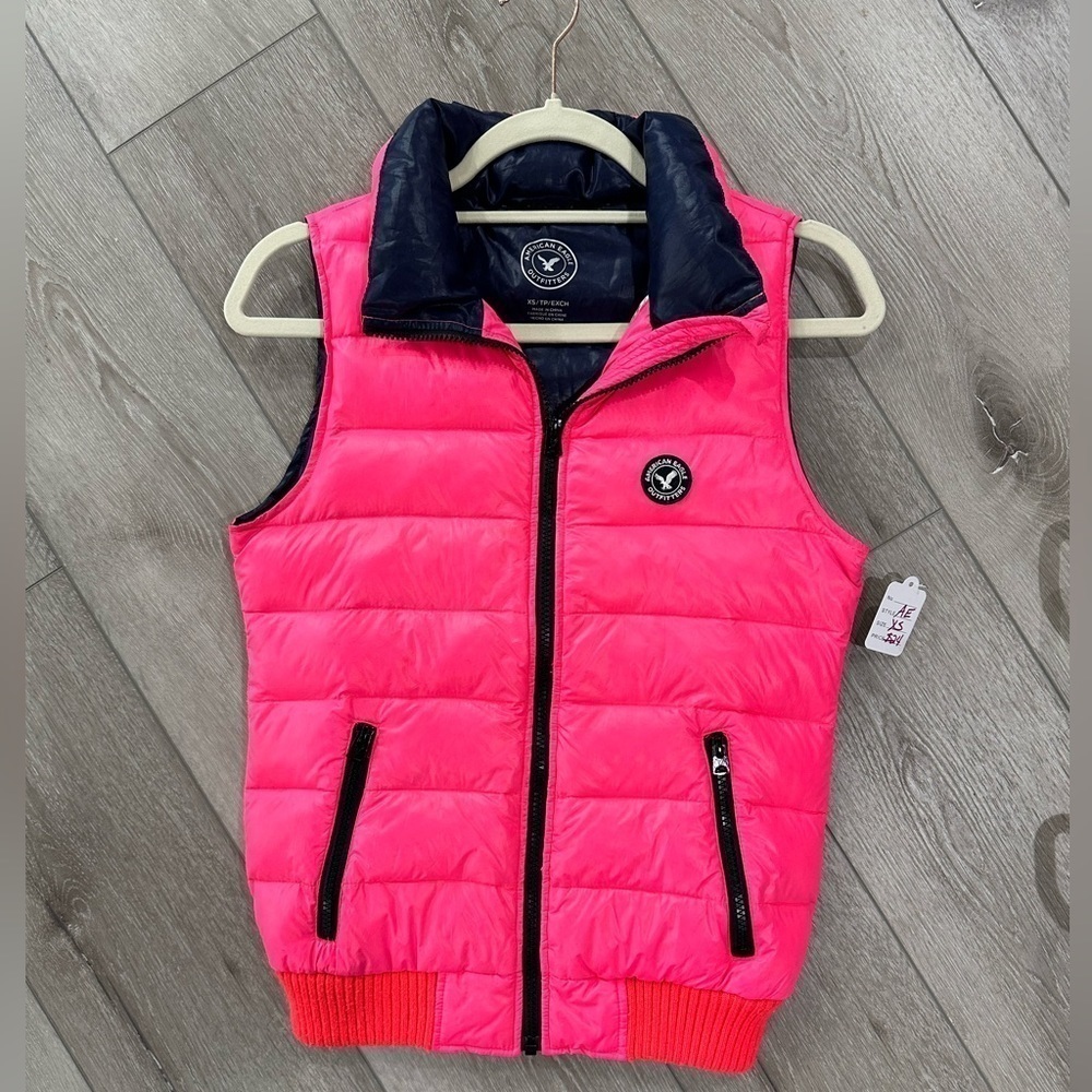 American Eagle Neon Hot Pink Puffer Vest XS. Stunning!!